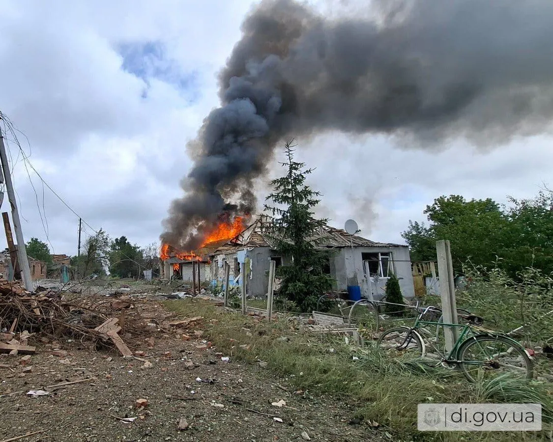 На месте прилета вспыхнул пожар