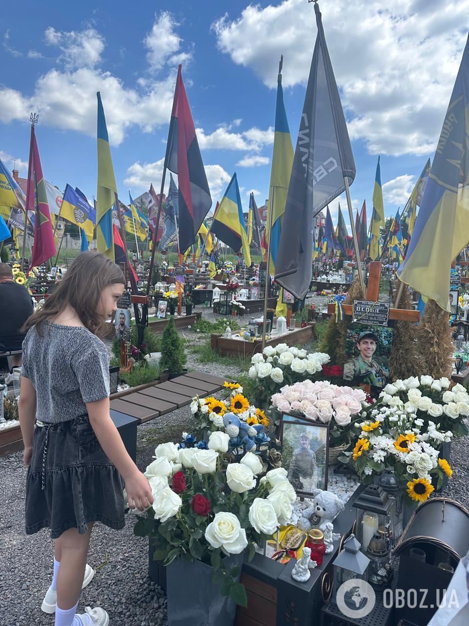На могилі Героя України Василя Особи.