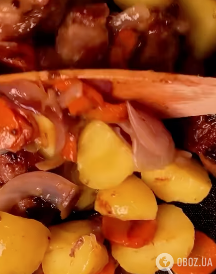 Как вкусно пожарить картофель с мясом и овощами: делимся лучшим рецептом