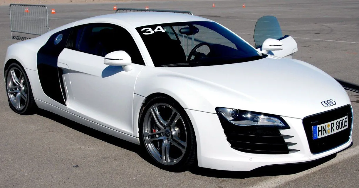 Audi R8.