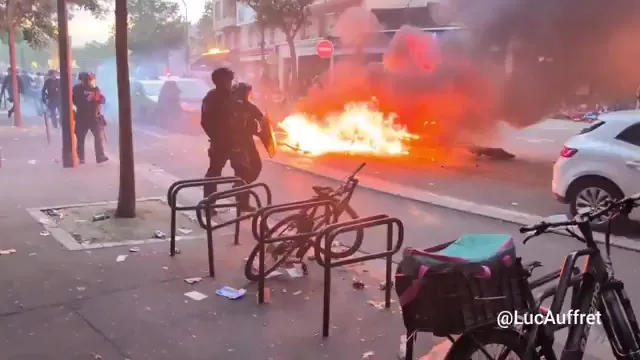 Масові заворушення у Парижі