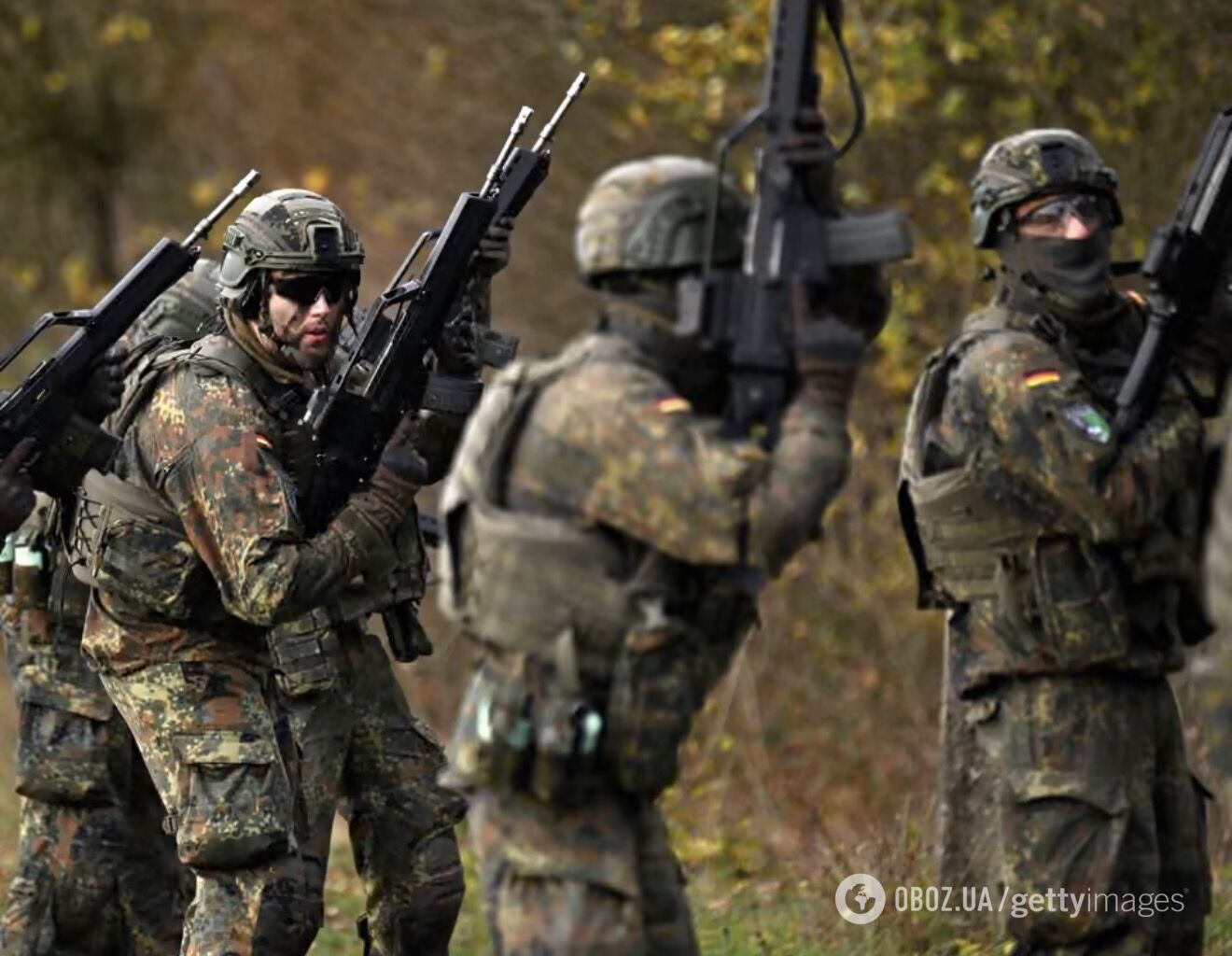 Новобранцы участвуют в обучении по стрельбе из штурмовой винтовки G36 в казармах Бундесвера «Вестфалия-Казерне» в Алене.