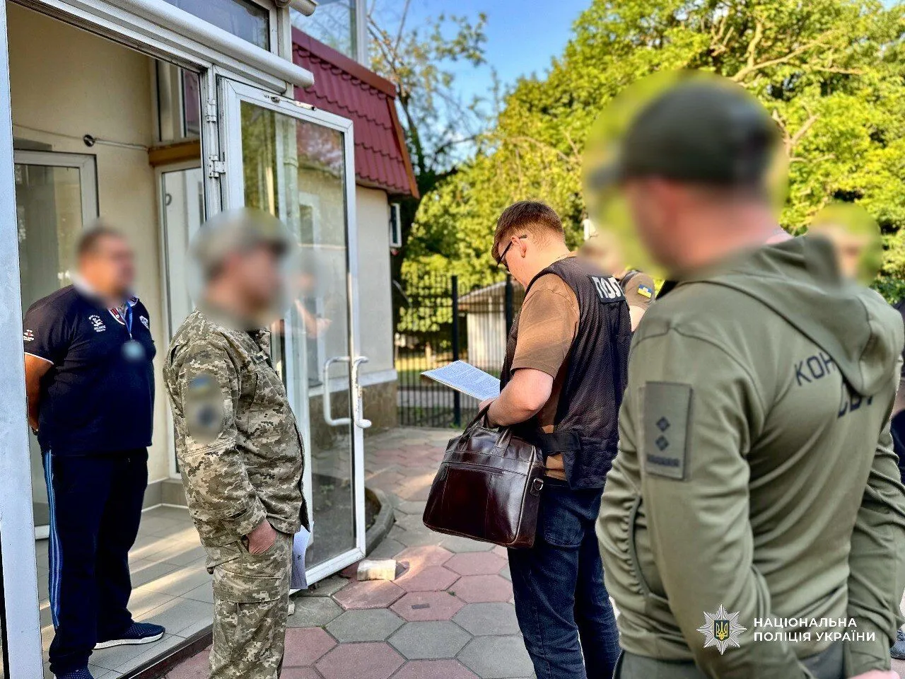 Суми розділяли між учасниками