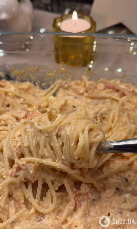 Самая вкусная паста без лишних усилий: добавьте фету и помидоры