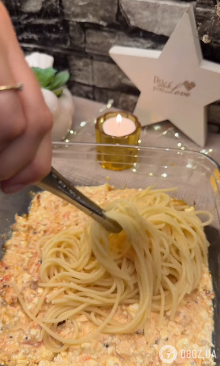Самая вкусная паста без лишних усилий: добавьте фету и помидоры