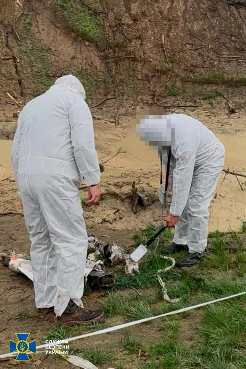 Сахівці зафіксували підвищений рівень гамма-випромінювання від уламків.
