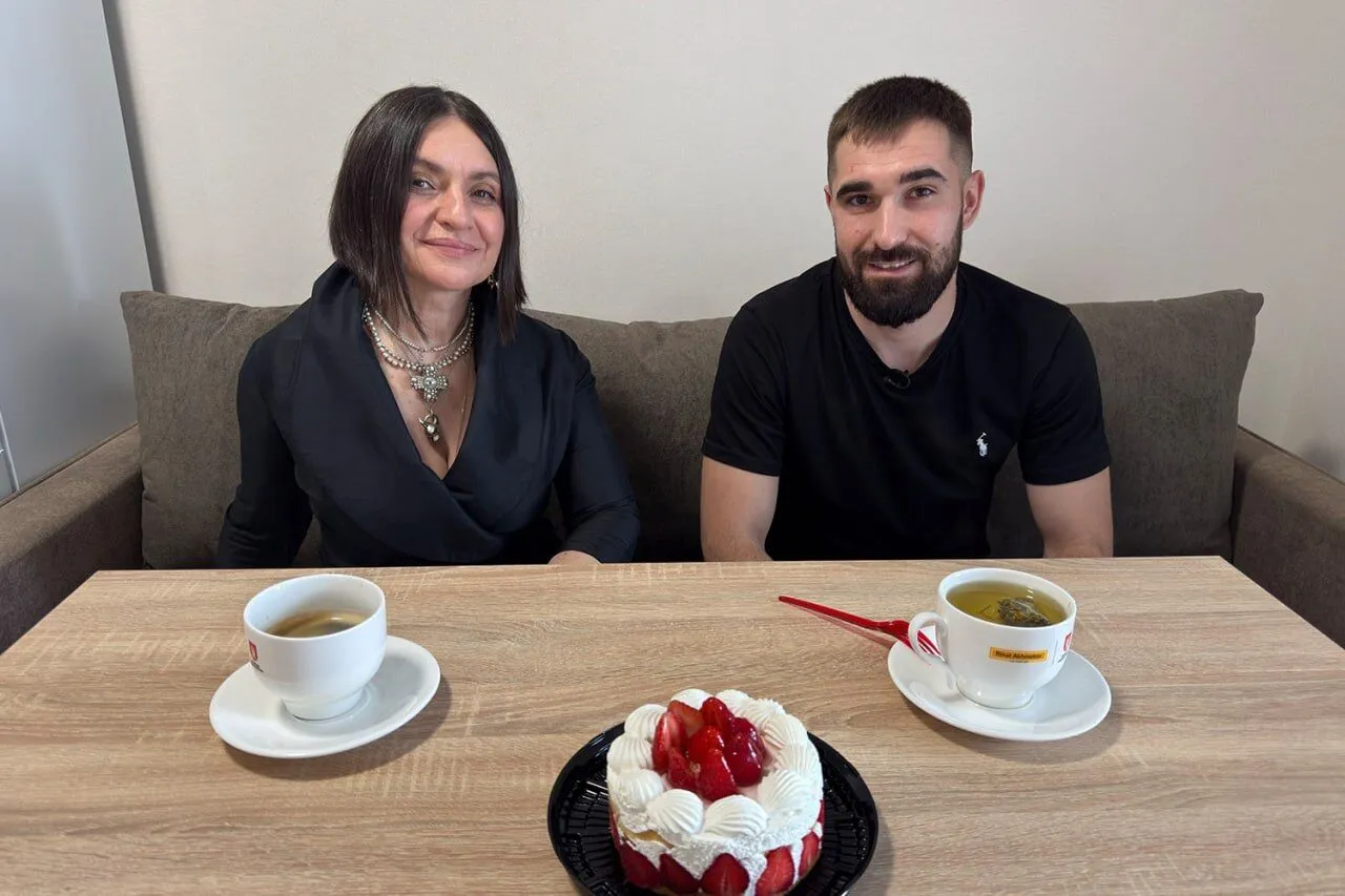 Анатолий Алфёров получил ключи от собственной квартиры
