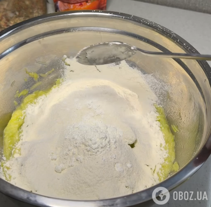 Сытные рулетики из кабачков с крабовыми палочками: готовятся за считанные минуты