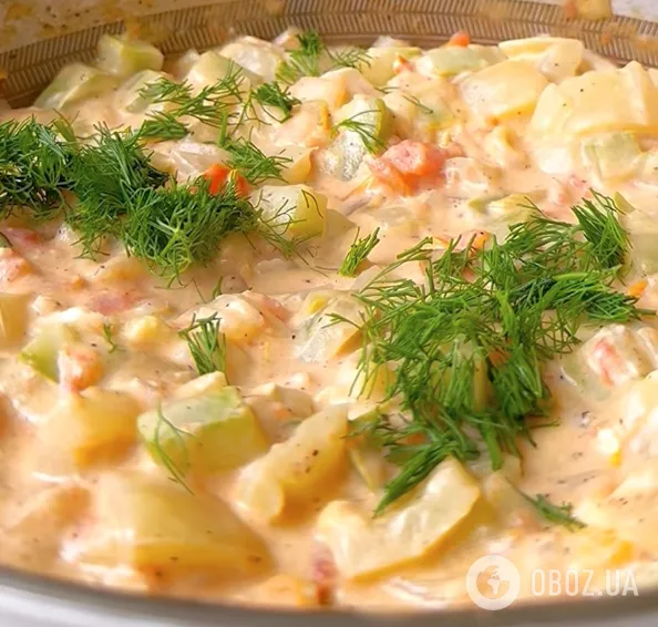 Тушеные кабачки с плавленным сыром и зеленью: делимся легким рецептом вкусного блюда