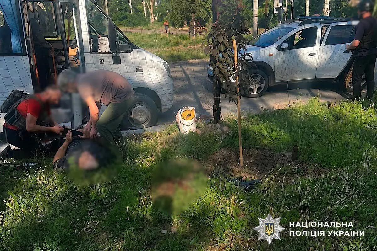 Оккупанты атаковали автобус с помощью дрона