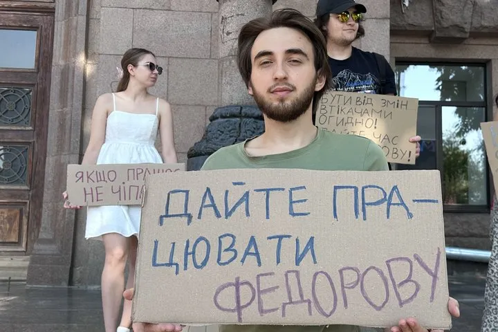 Митинг в Николаеве продолжается второй день подряд.