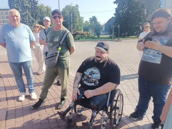 Участники митинга собрались на Театральной площади.
