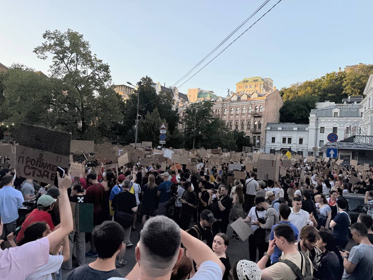 Требования — вернуть Федорова и отправить в отставку Сирского.