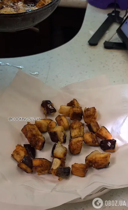 Вкусный салат из помидоров и баклажанов: добавьте пикантную заправку