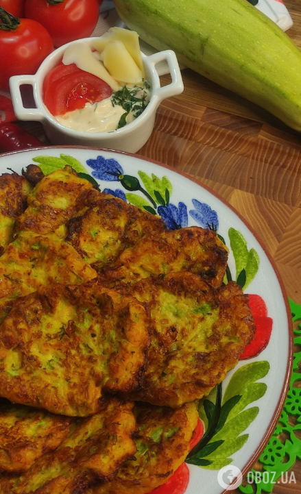 Сытные кабачковые оладьи с сыром: можно очень вкусно приготовить на обед