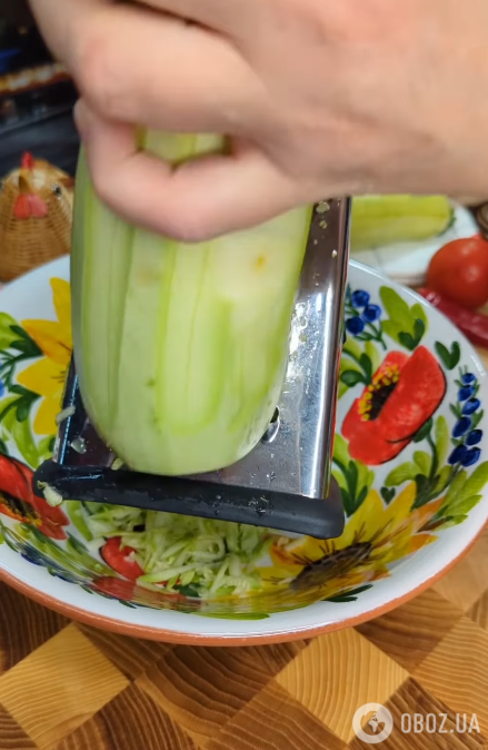 Сытные кабачковые оладьи с сыром: можно очень вкусно приготовить на обед