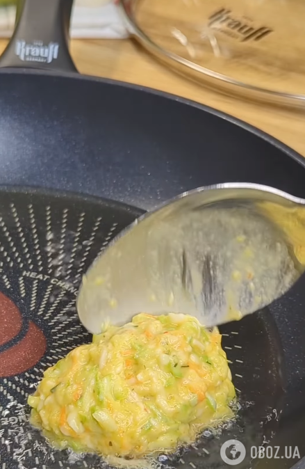 Сытные кабачковые оладьи с сыром: можно очень вкусно приготовить на обед