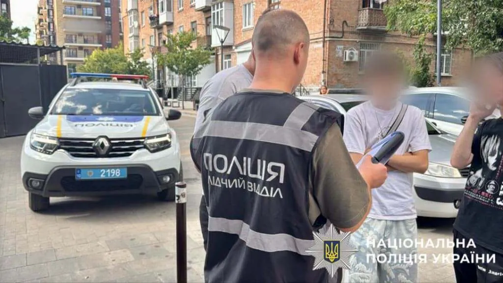 Мужчина в центре Белой Церкви подстрелил 18-летнего юношу.