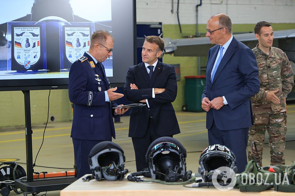 Макрон і Мерц на авіабазі Норвеніх.