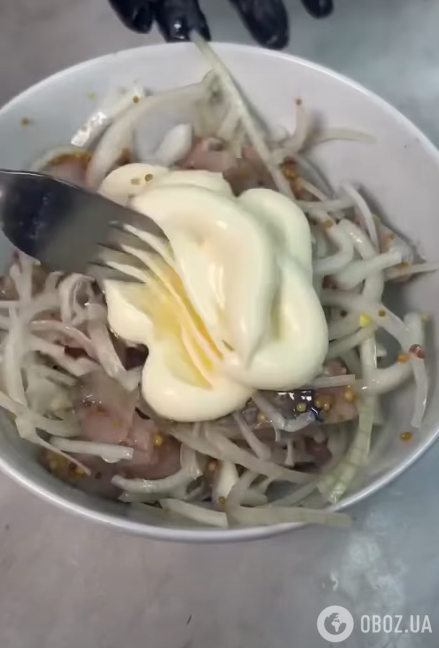 Селедка в майонезе: как вкусно приготовить
