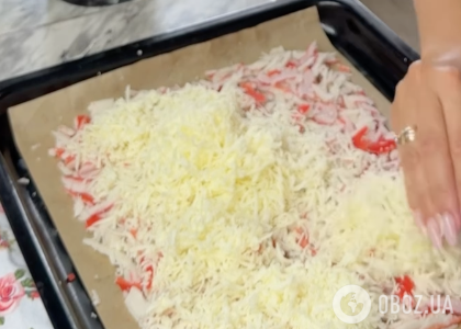 Вкусный крабовый рулет с оригинальной начинкой: делимся легким рецептом бюджетной закуски
