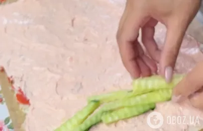Вкусный крабовый рулет с оригинальной начинкой: делимся легким рецептом бюджетной закуски