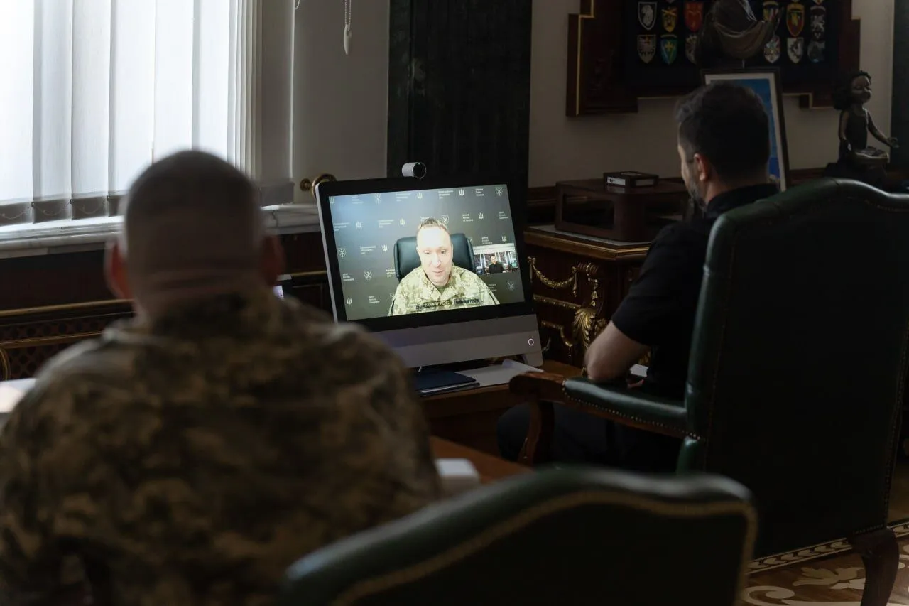 Президент провів нараду з військовим керівництвом