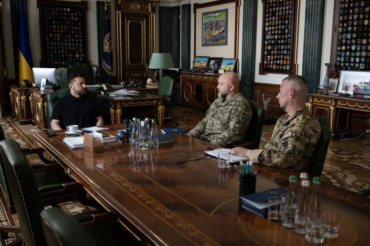 Президент провів нараду з військовим керівництвом