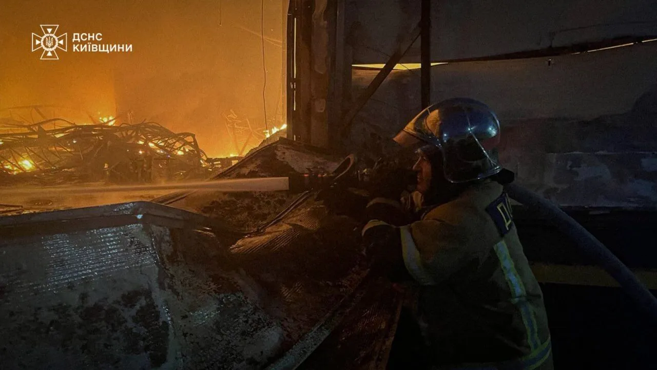 Россия нанесла удар по Киевской области: вспыхнули пожары