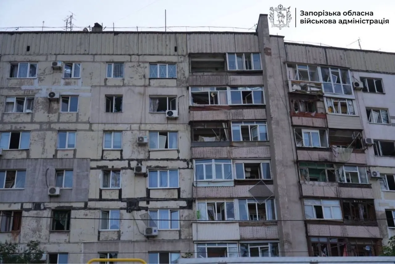 Наслідки удару окупантів по Запоріжжю 19 липня.