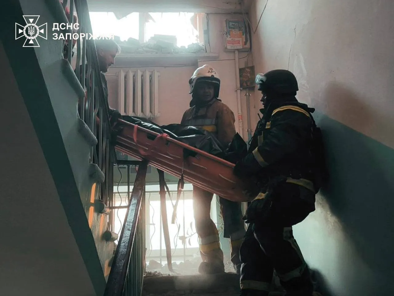 Наслідки російського обстрілу Запоріжжя.