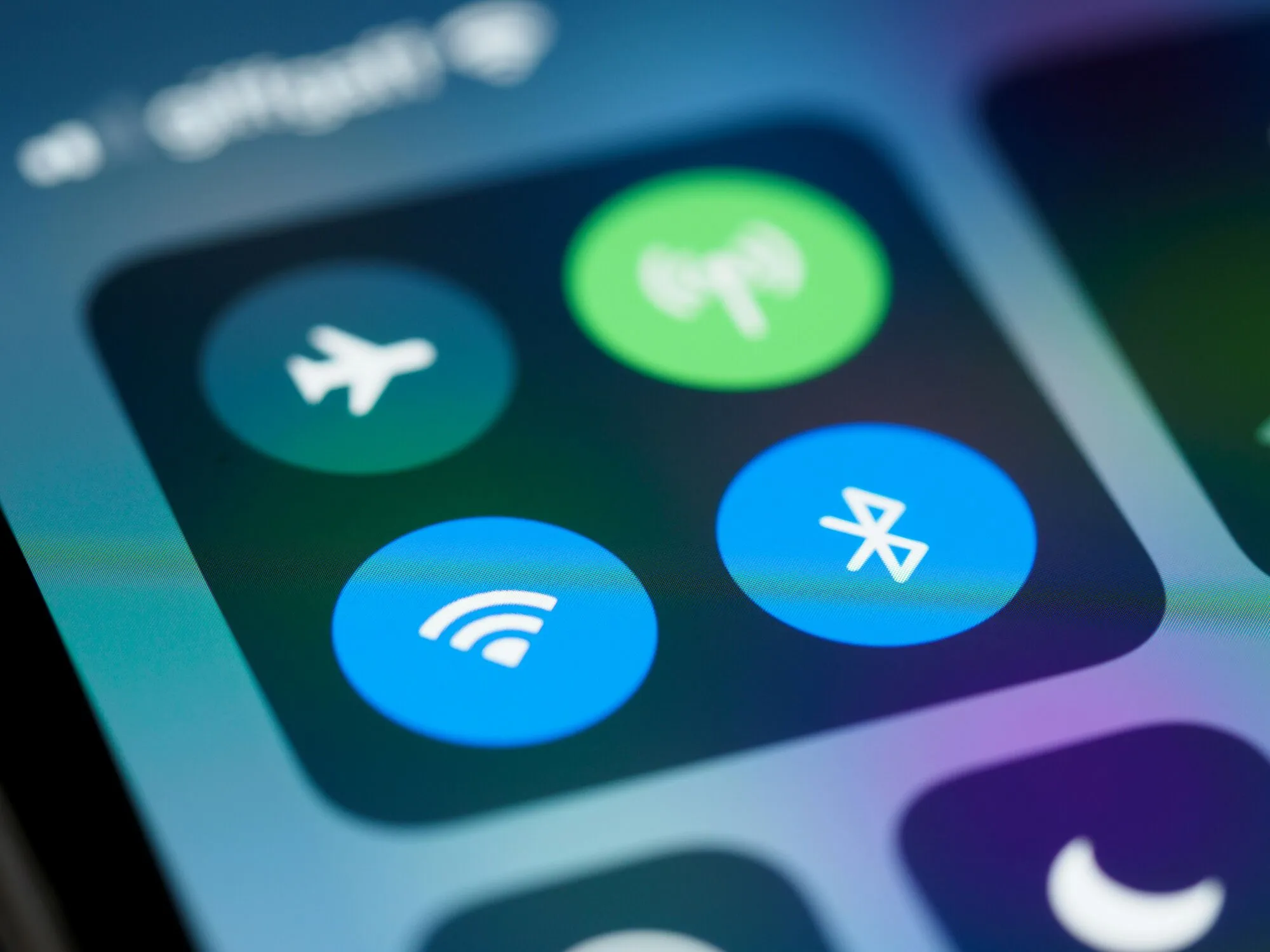 Разом зі скануванням Wi-Fi можна відключити також сканування Bluetoothh.