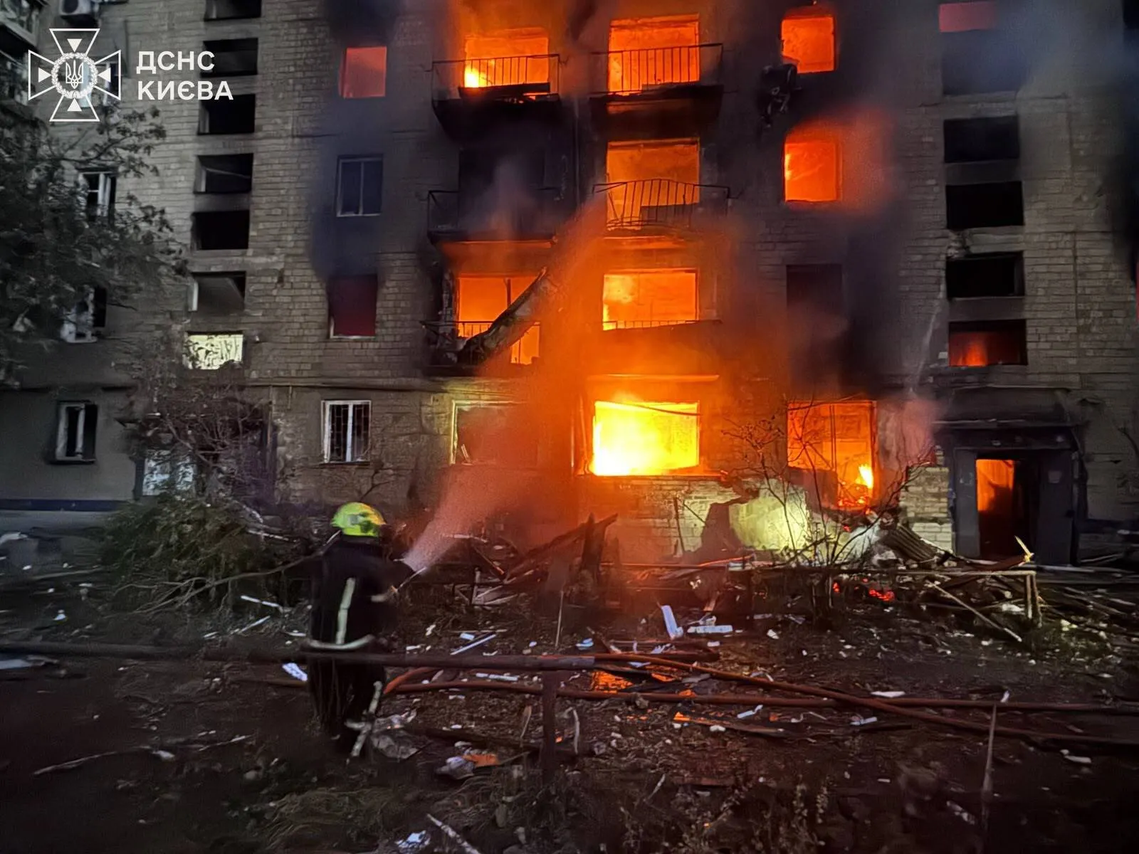 После обстрела возникли пожары