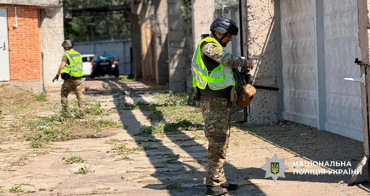 Взрывотехники изъяли обломки корпуса российской ракеты Х-69 и 12 боевых суббоеприпасов к ней.