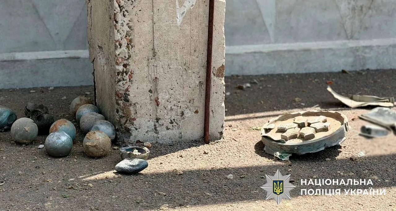 Специалисты изъяли боеприпасы и передали их сотрудникам ГСЧС для дальнейшего уничтожения.