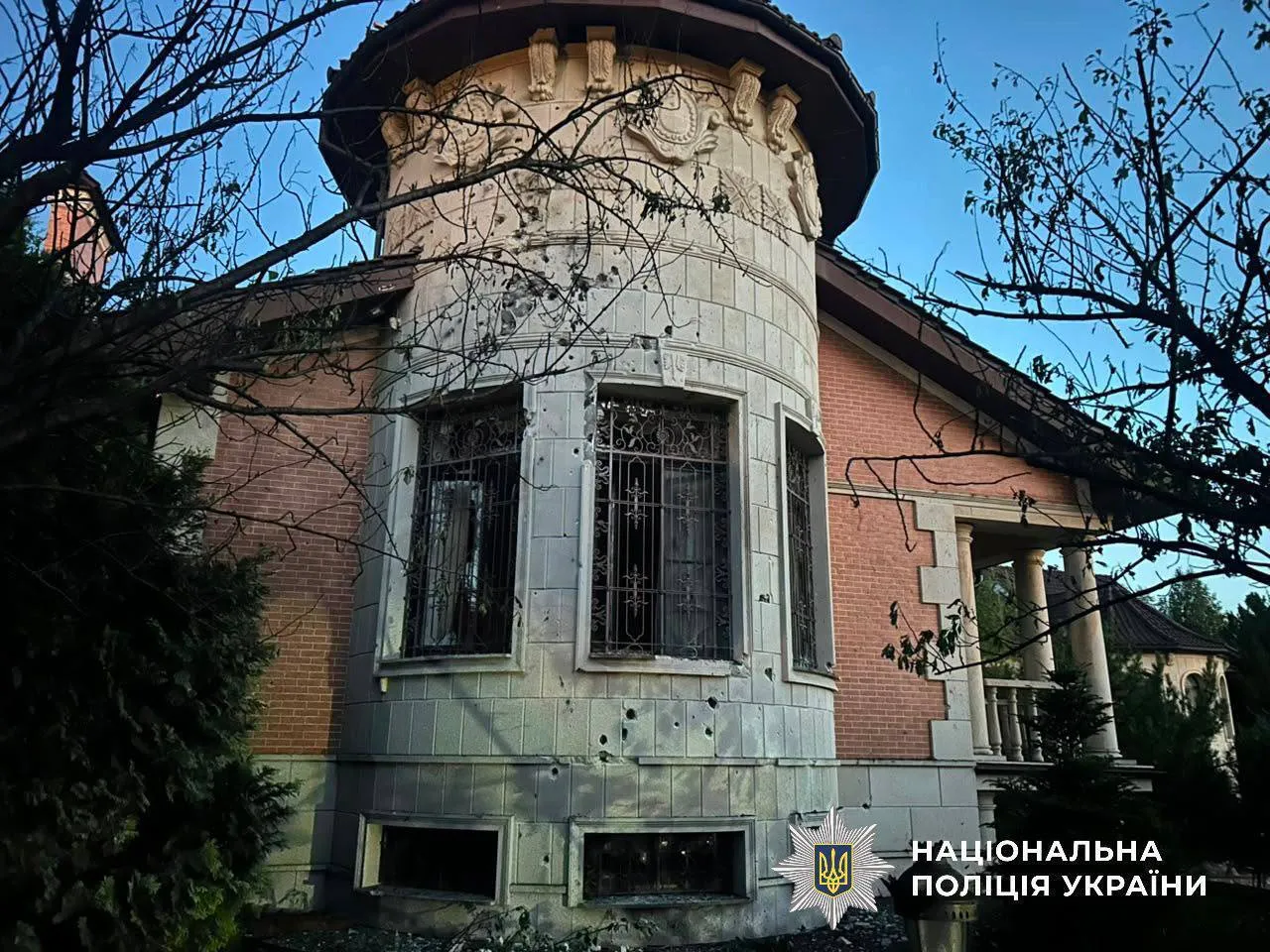 Правоохранители фиксируют последствия атаки РФ.