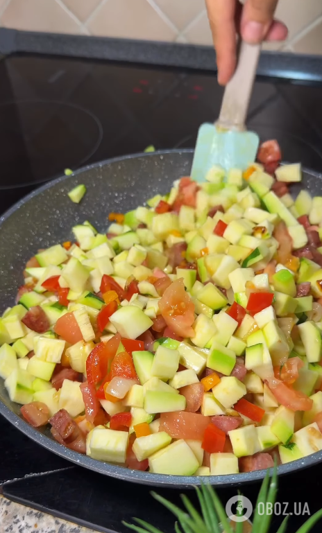 Как вкусно потушить кабачки: простой рецепт на сковороде