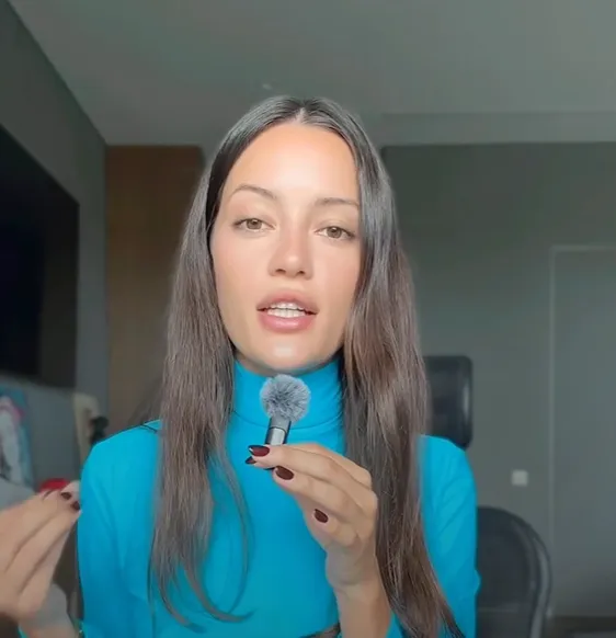 Анна Никонова без макияжа