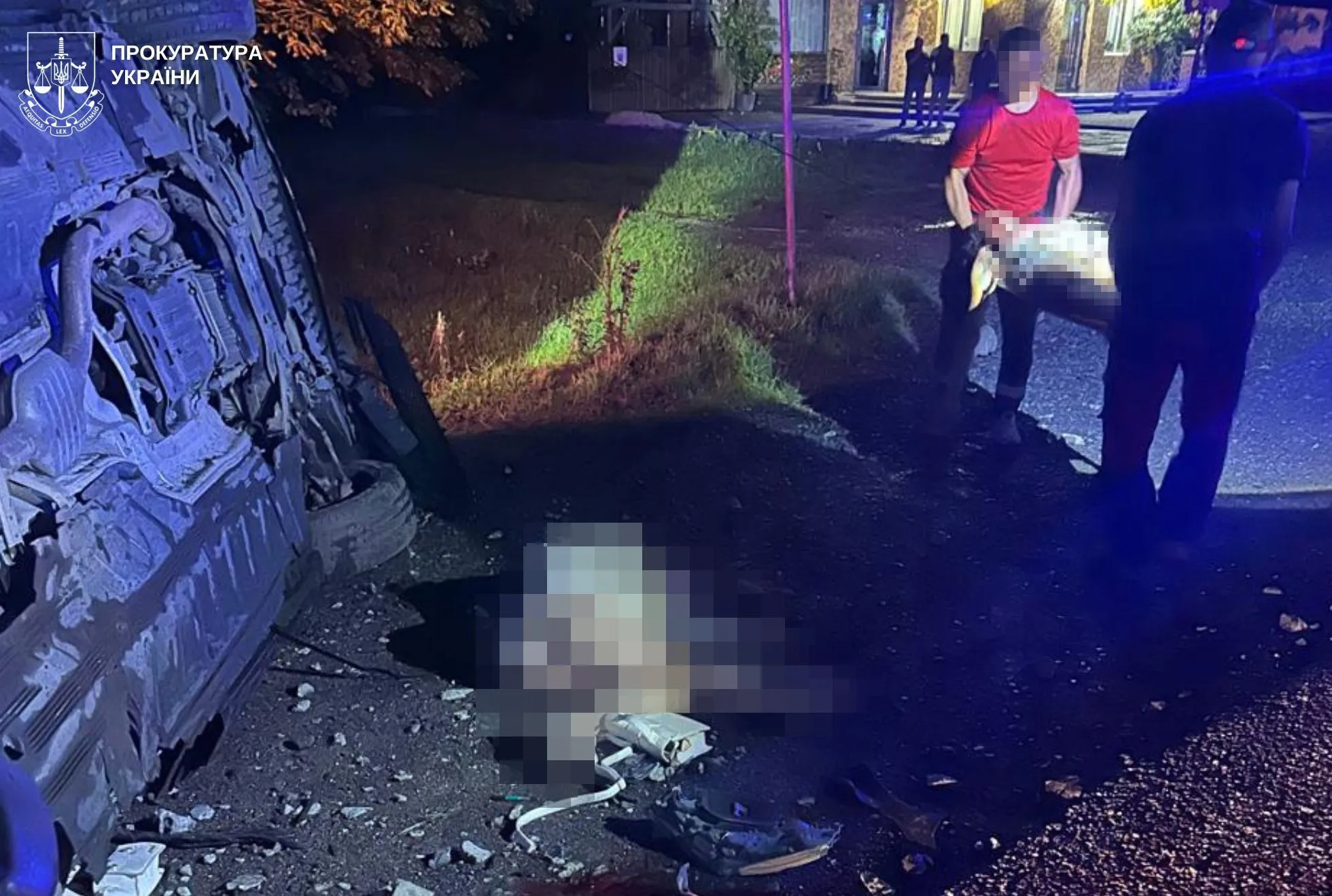 На месте погибли две 16-летние и одна 15-летняя пассажирки.