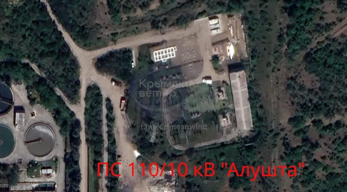 Взрывы также раздавались в Алуште.