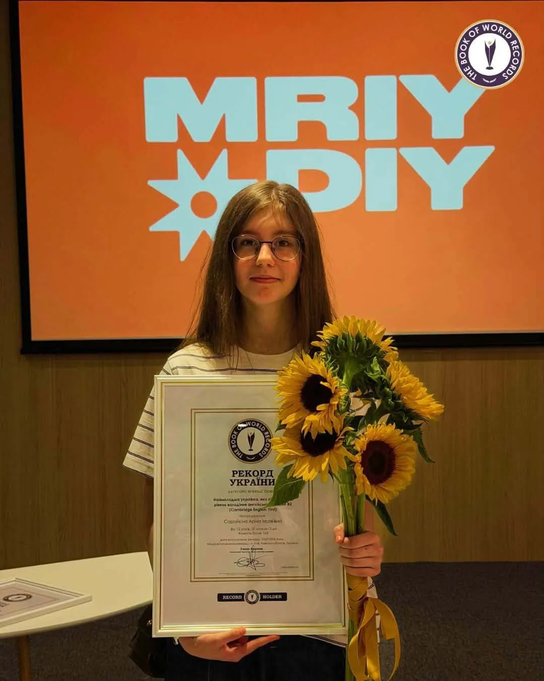 Двоє школярів встановили рекорд України зі знання англійської мови. Фото