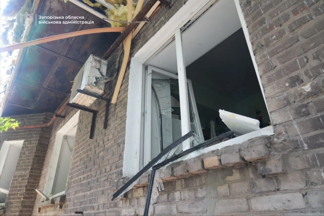 В нескольких местах вспыхнули пожары.