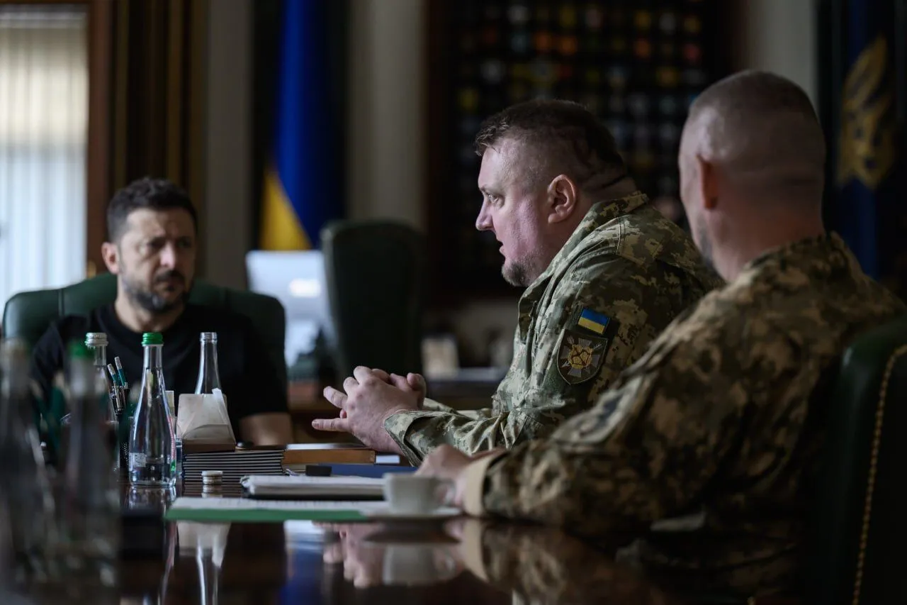 Зеленський подякував захисникам за віддану службу.