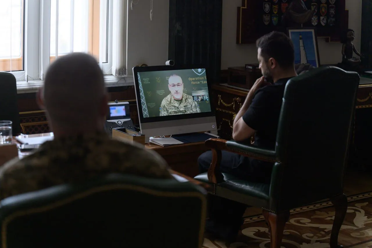 Зеленський заслухав доповідь Ніколюка.