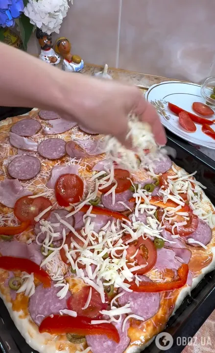 Вкусная домашняя пицца из дрожжевого теста: её можно очень быстро приготовить на обед