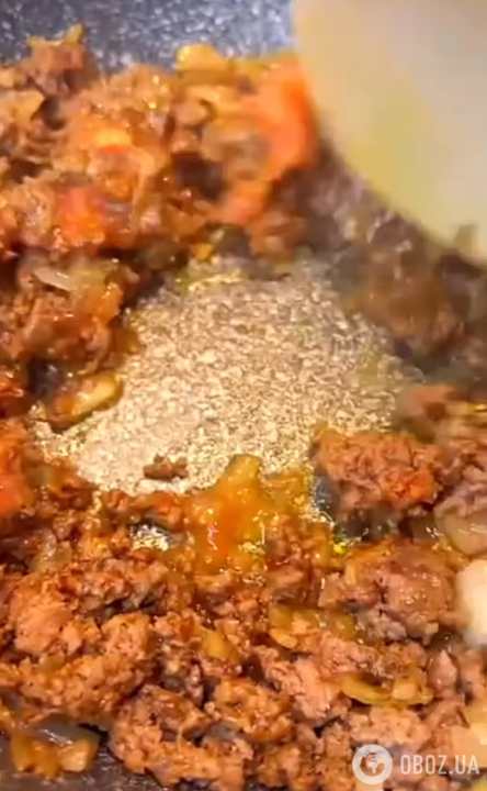 Сытные картофельные пирожки с курицей и сыром: простой рецепт на сковороде