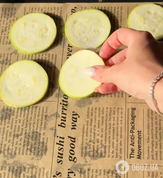 Вкусный и полезный салат из запеченных кабачков с оригинальным соусом: делимся рецептом