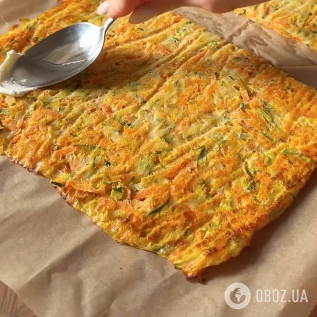 Сочный и вкусный рулет из кабачков и моркови: для начинки подойдет филе, овощи и сыр