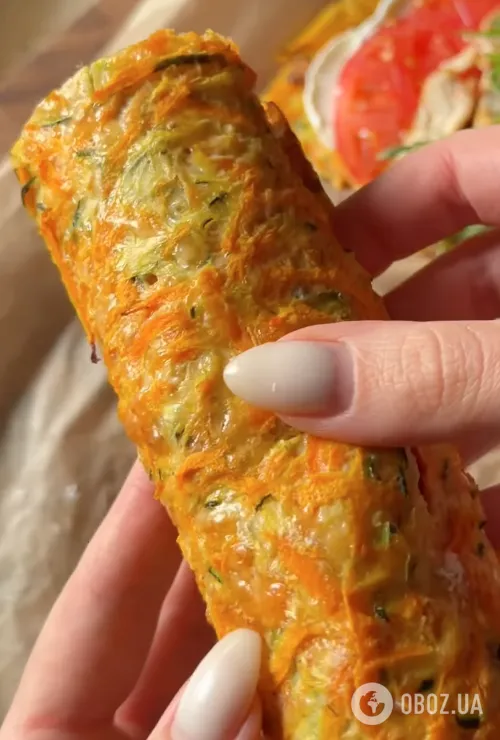 Сочный и вкусный рулет из кабачков и моркови: для начинки подойдет филе, овощи и сыр