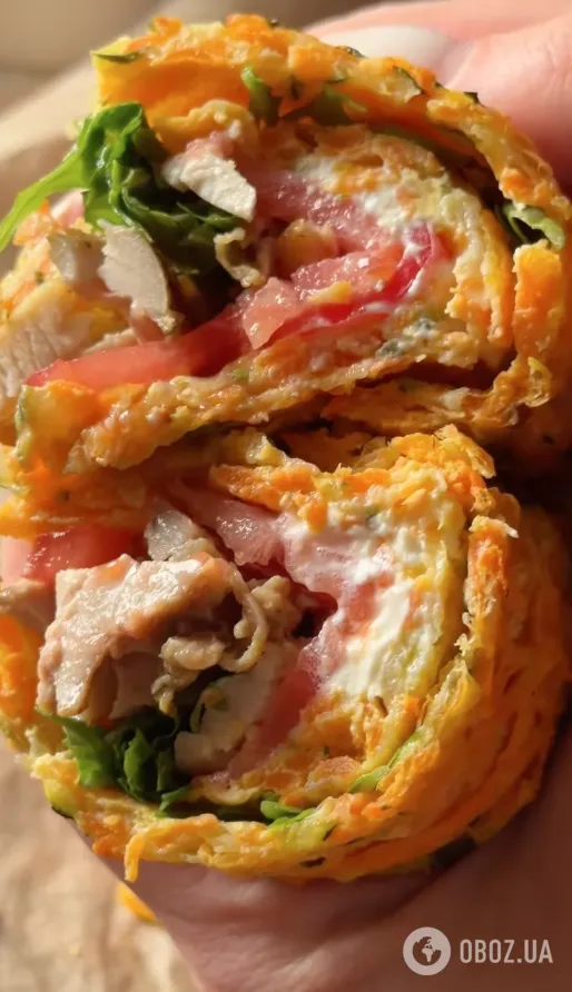Сочный и вкусный рулет из кабачков и моркови: для начинки подойдет филе, овощи и сыр